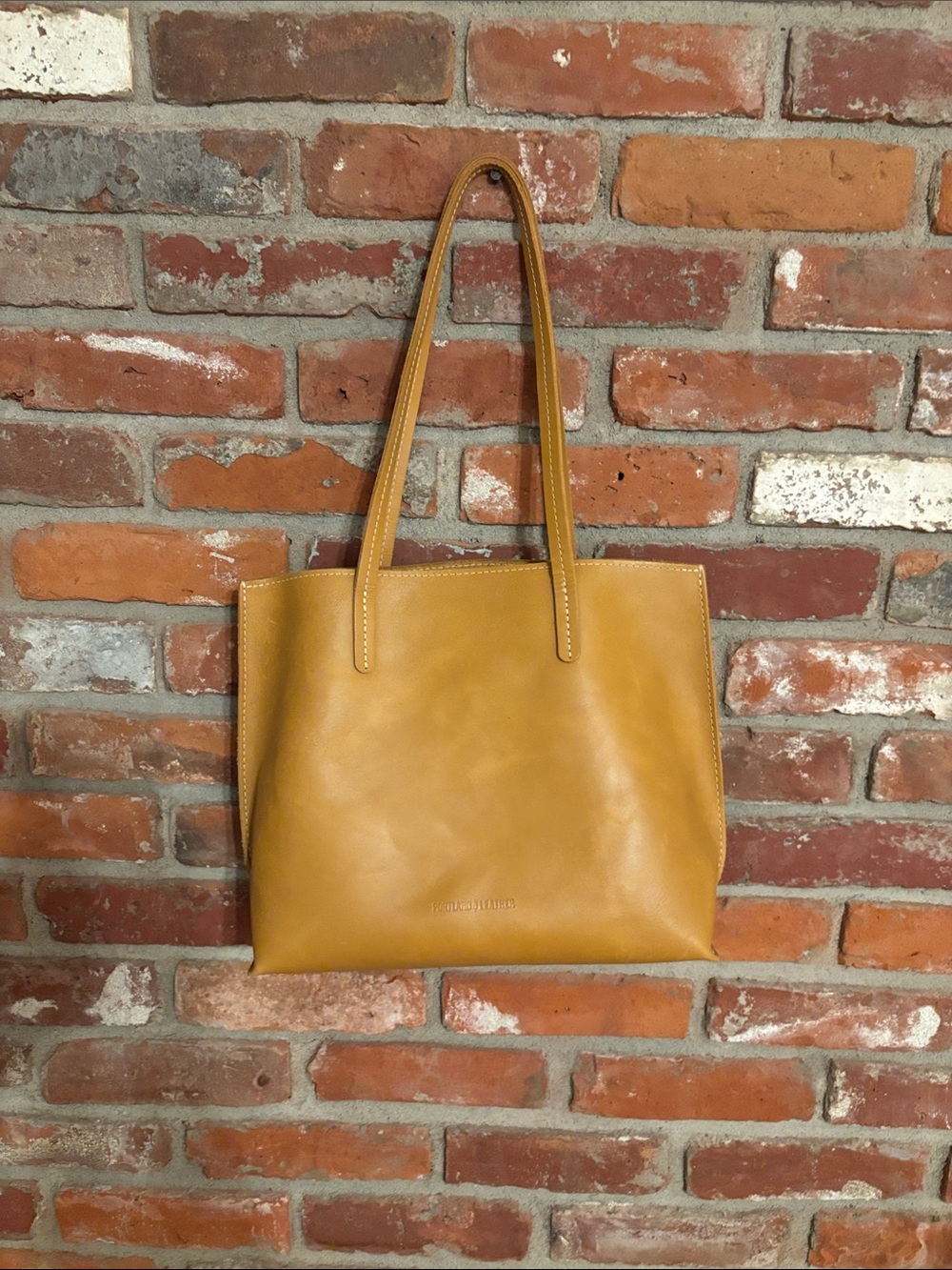 Portland Leather, August medium tote bag